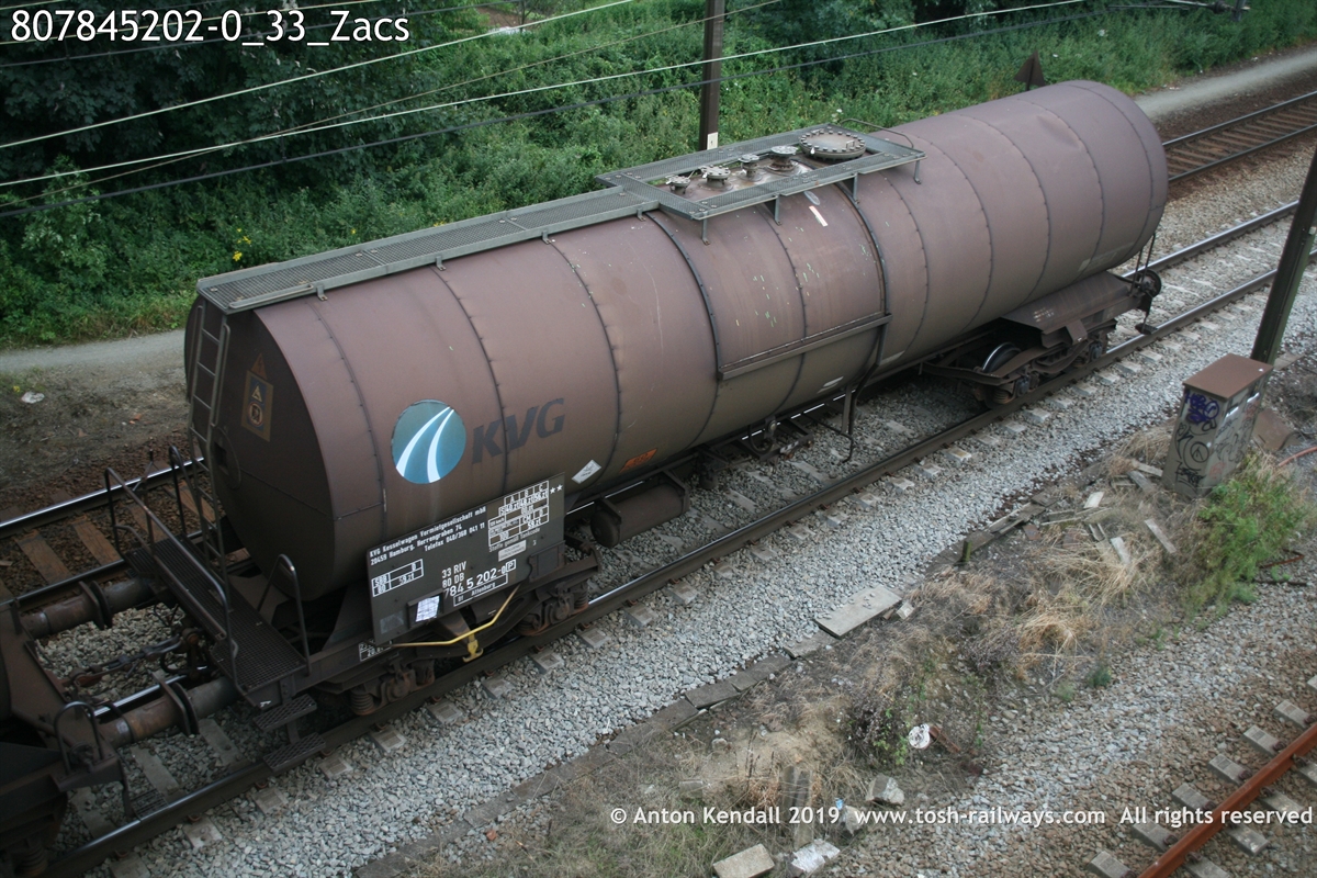 807845202-0_33_Zacs.jpg